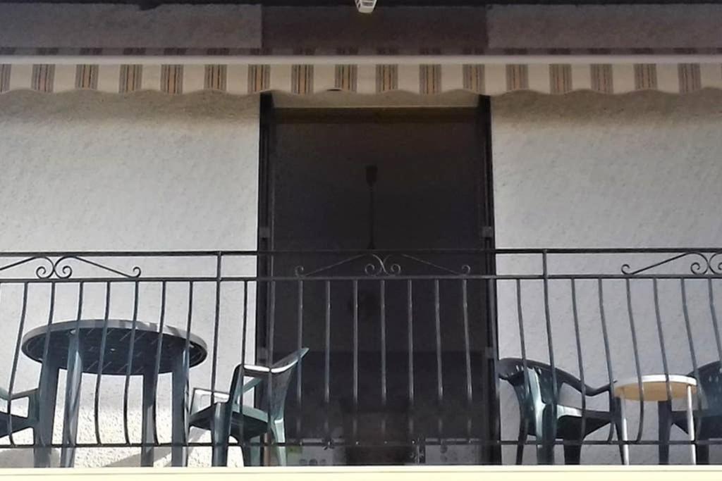 Spacieux Appartement Proche Centre Et Piscine Condom Exterior foto